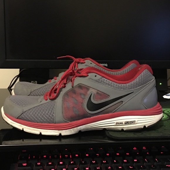 nike dual fusion sneakers